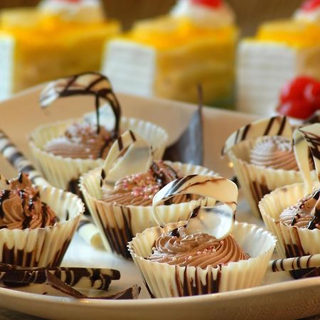 Fortune Jp Palace, Mysore - Member Itc Hotels' Group Zewnętrze zdjęcie Chocolate desserts