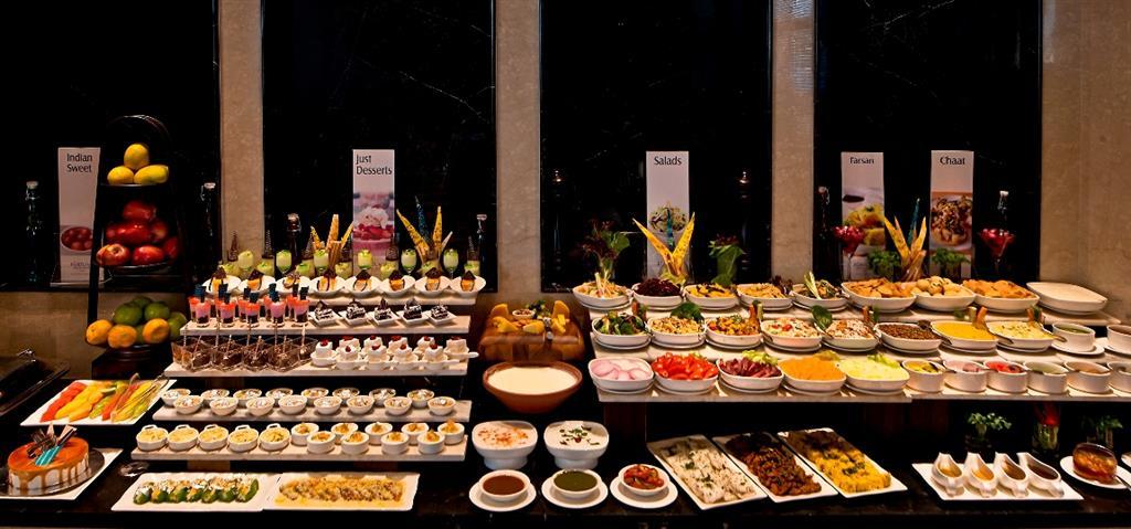 Fortune Jp Palace, Mysore - Member Itc Hotels' Group Restauracja zdjęcie A buffet at a hotel