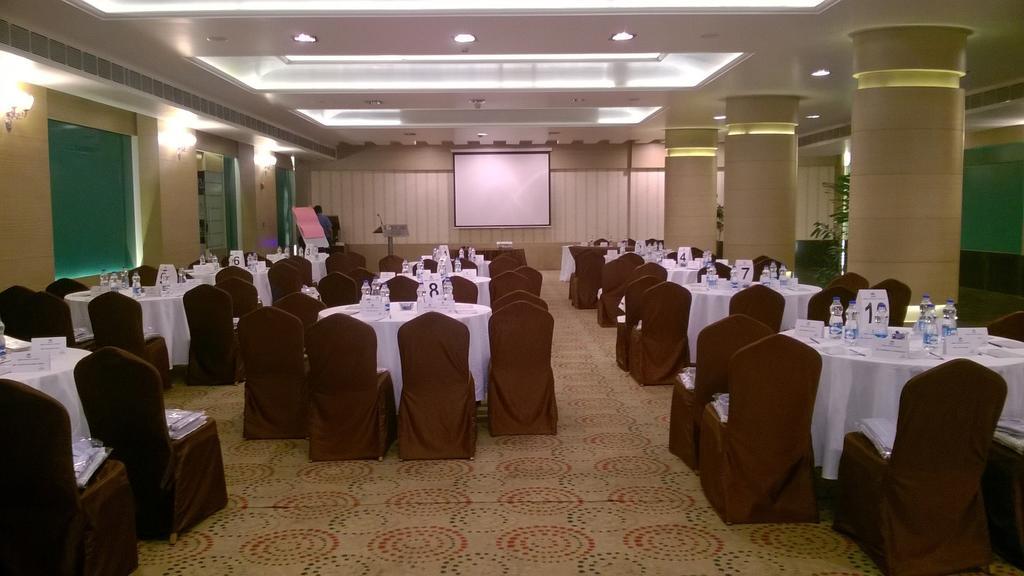 Fortune Jp Palace, Mysore - Member Itc Hotels' Group Zewnętrze zdjęcie A meeting room at a hotel