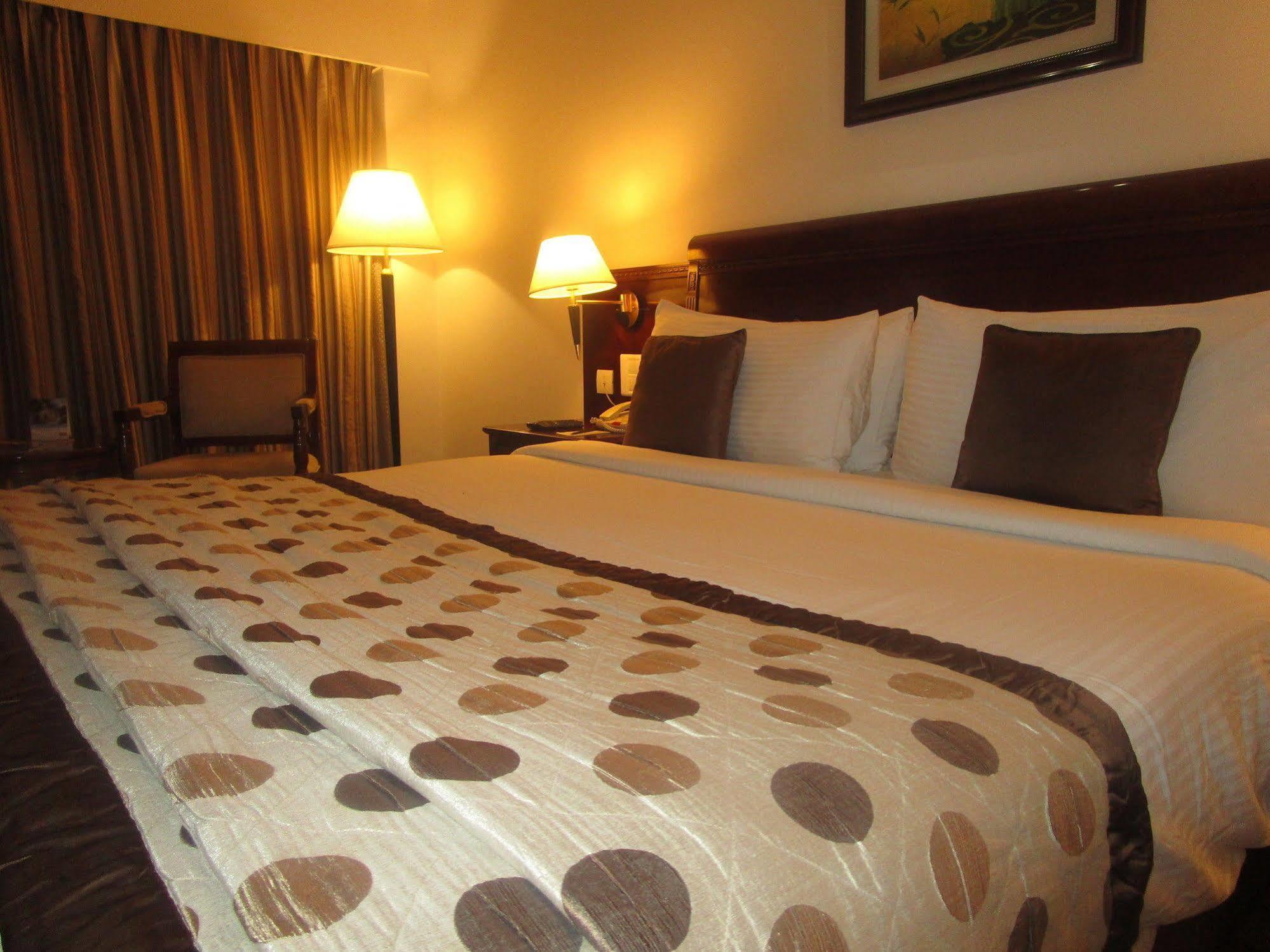 Fortune Jp Palace, Mysore - Member Itc Hotels' Group Zewnętrze zdjęcie A room at the hotel